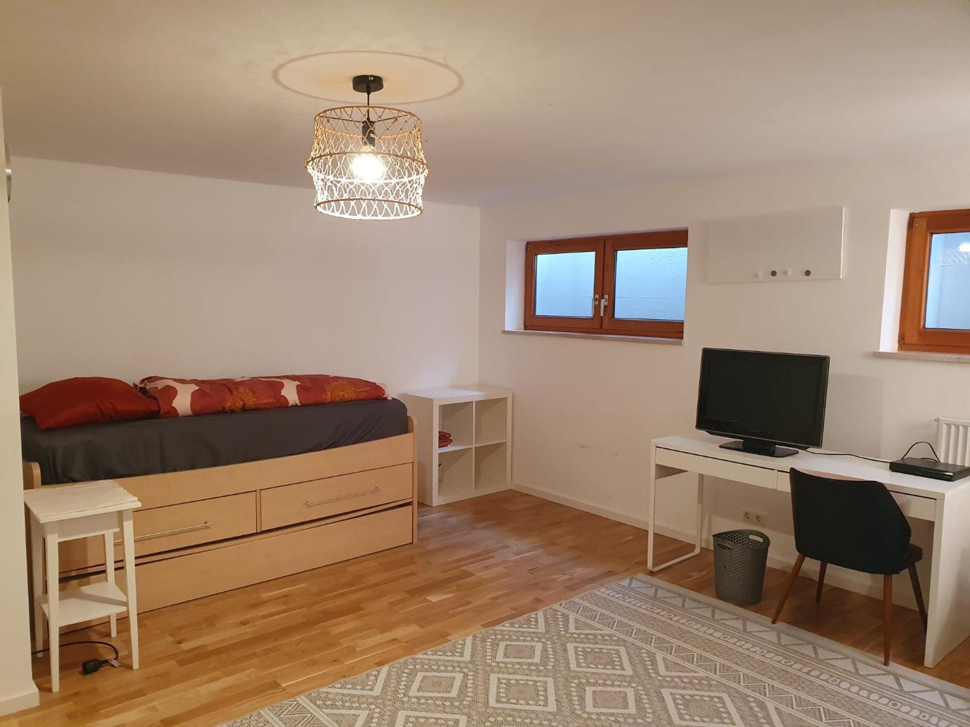Apartment 80m2 Garten-duplexwohnung In Altperlach *
