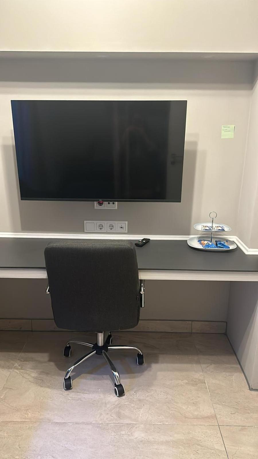 Ein-schlafzimmer-apartment Mit Allen Einrichtungen In Einem Familienhaus - No Party Apartment *