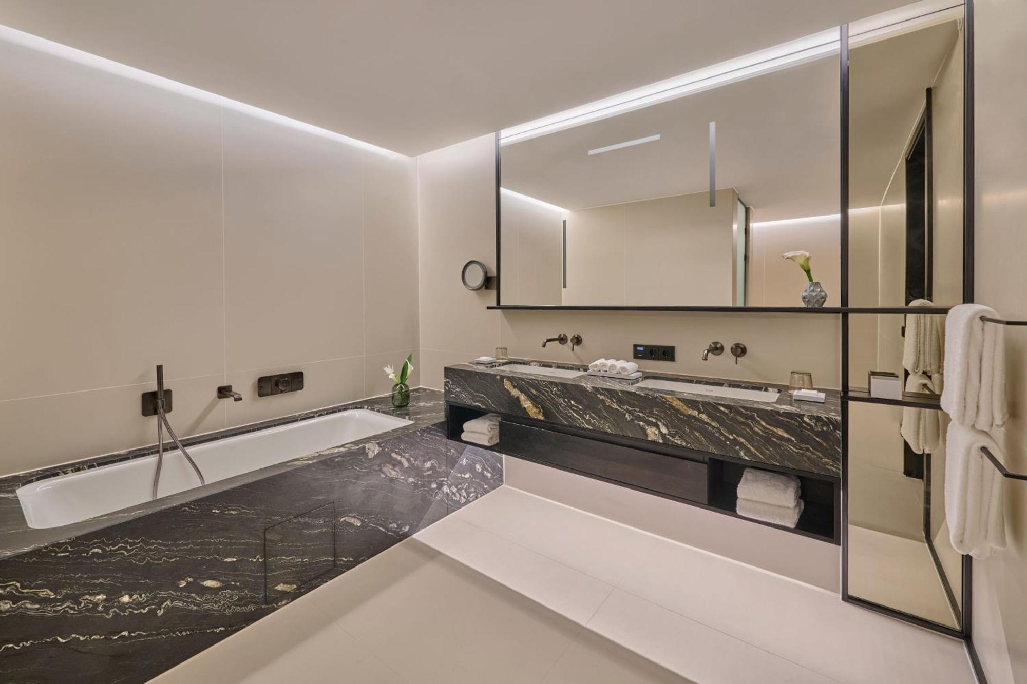 Koenigshof, A Luxury Collection Hotel, Hotel 5*