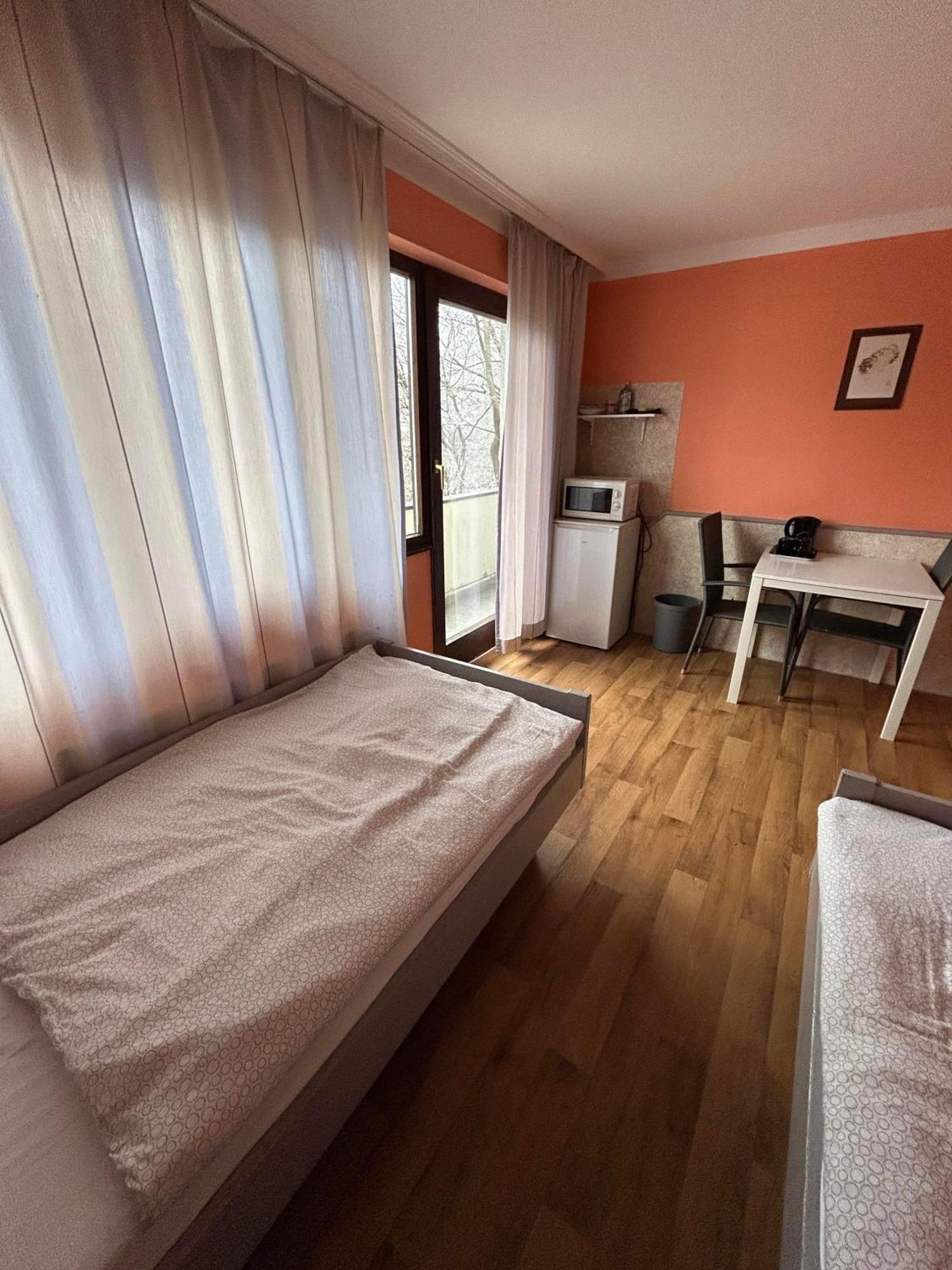 Hostel Budget Munich-aubing *