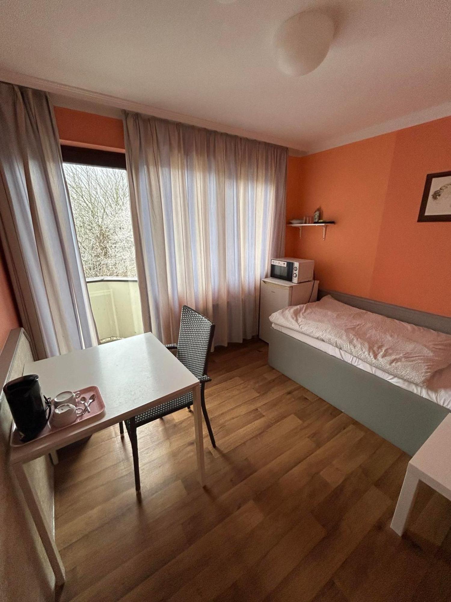 Hostel Budget Munich-aubing *