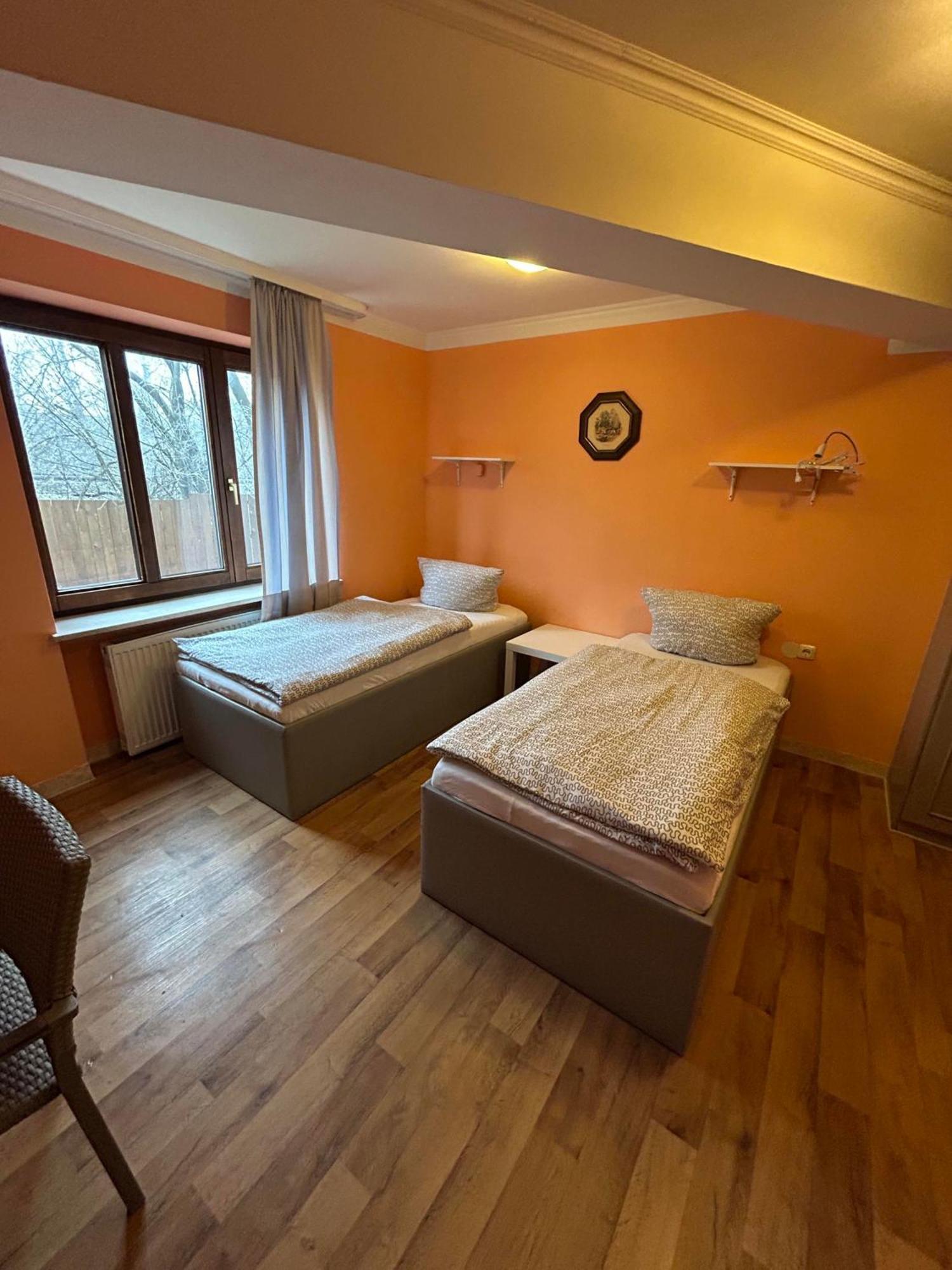 Budget Munich-aubing Hostel *
