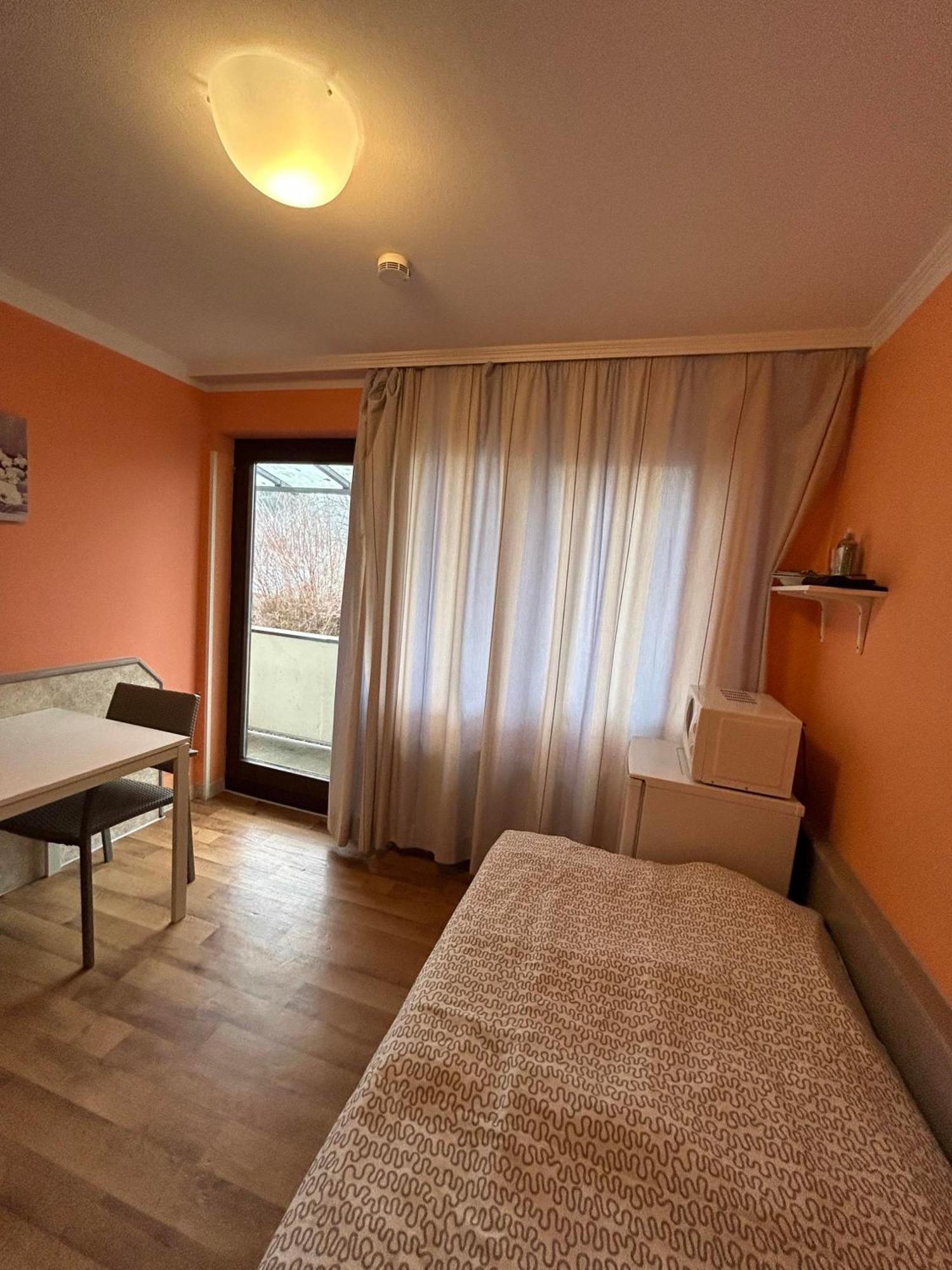 Hostel Budget Munich-aubing *