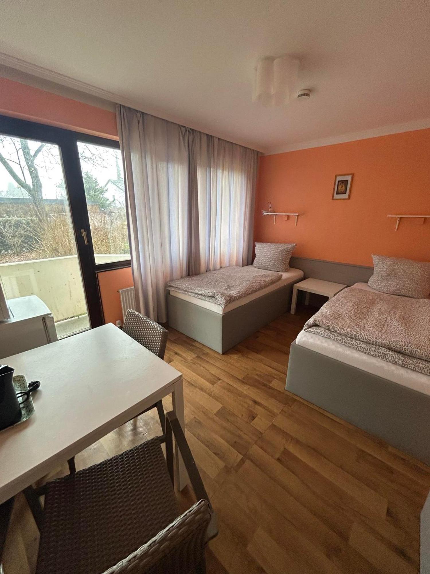 Budget Munich-aubing Hostel *