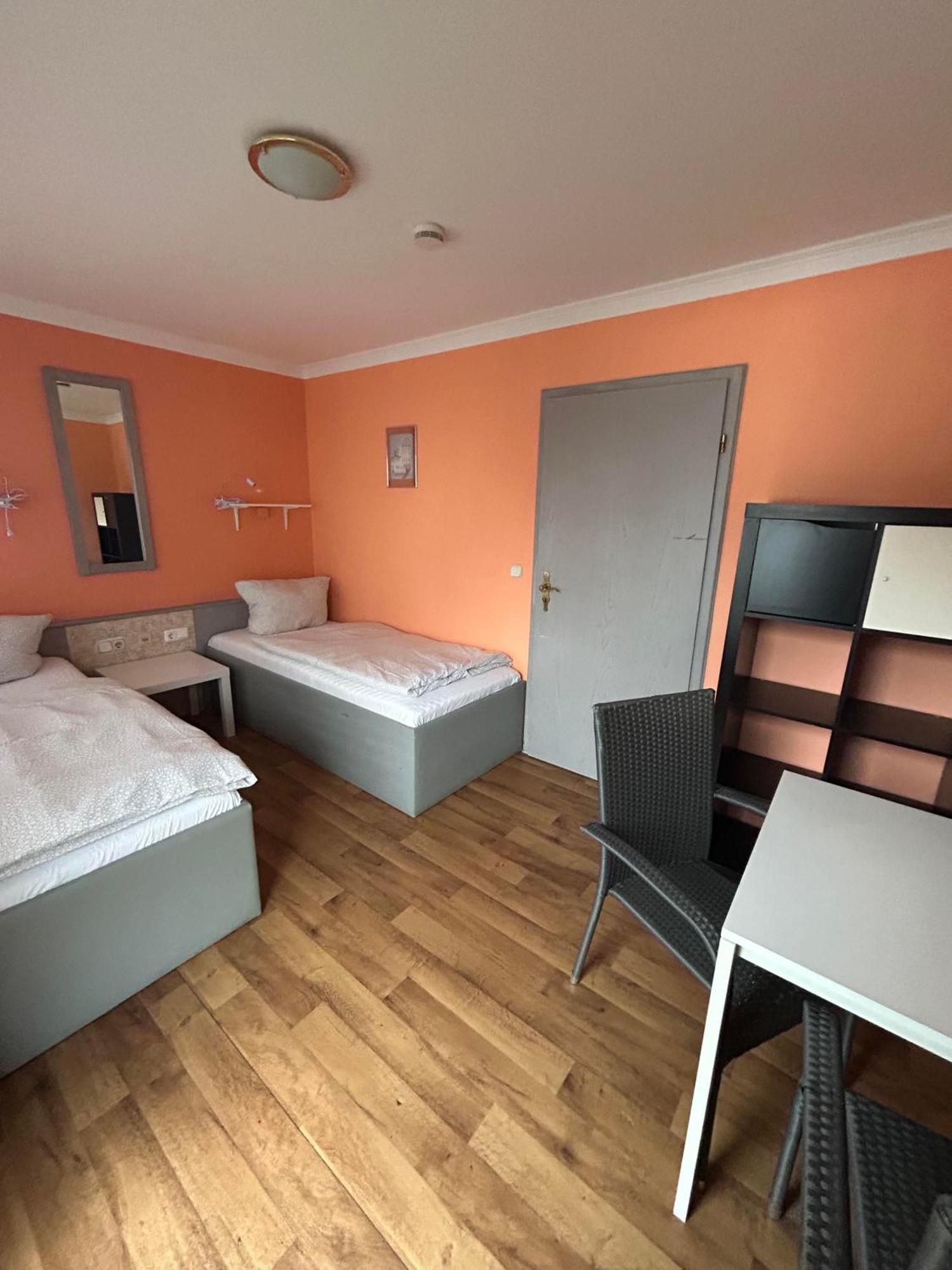 Budget Munich-aubing Hostel *