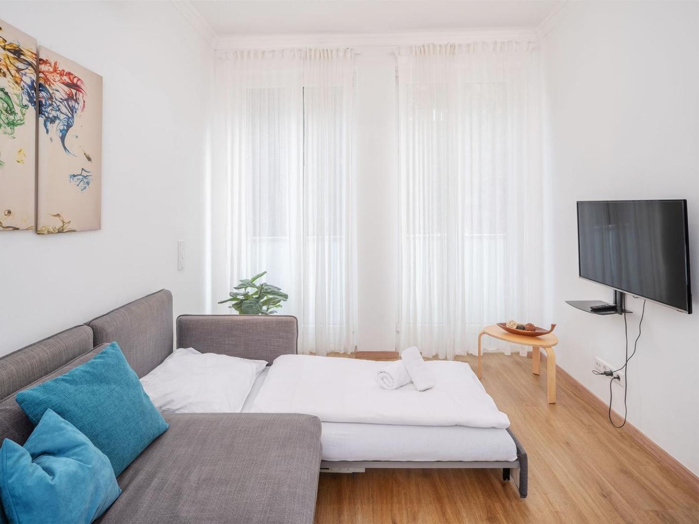 Apartment Stylisch Eingerichtete Mitten In Muenchen!