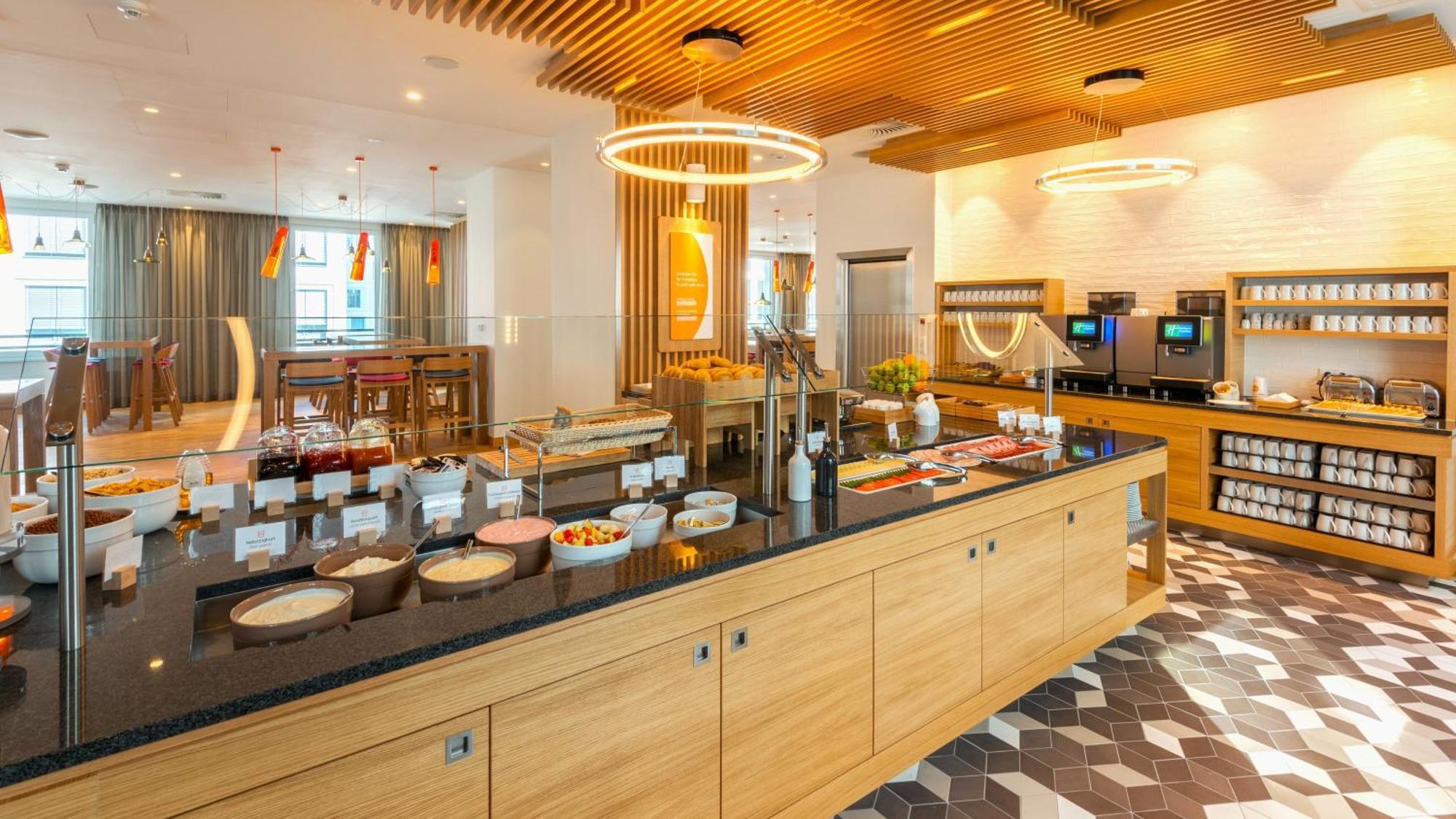 Hotel Holiday Inn Express Munich City West By Ihg 3*