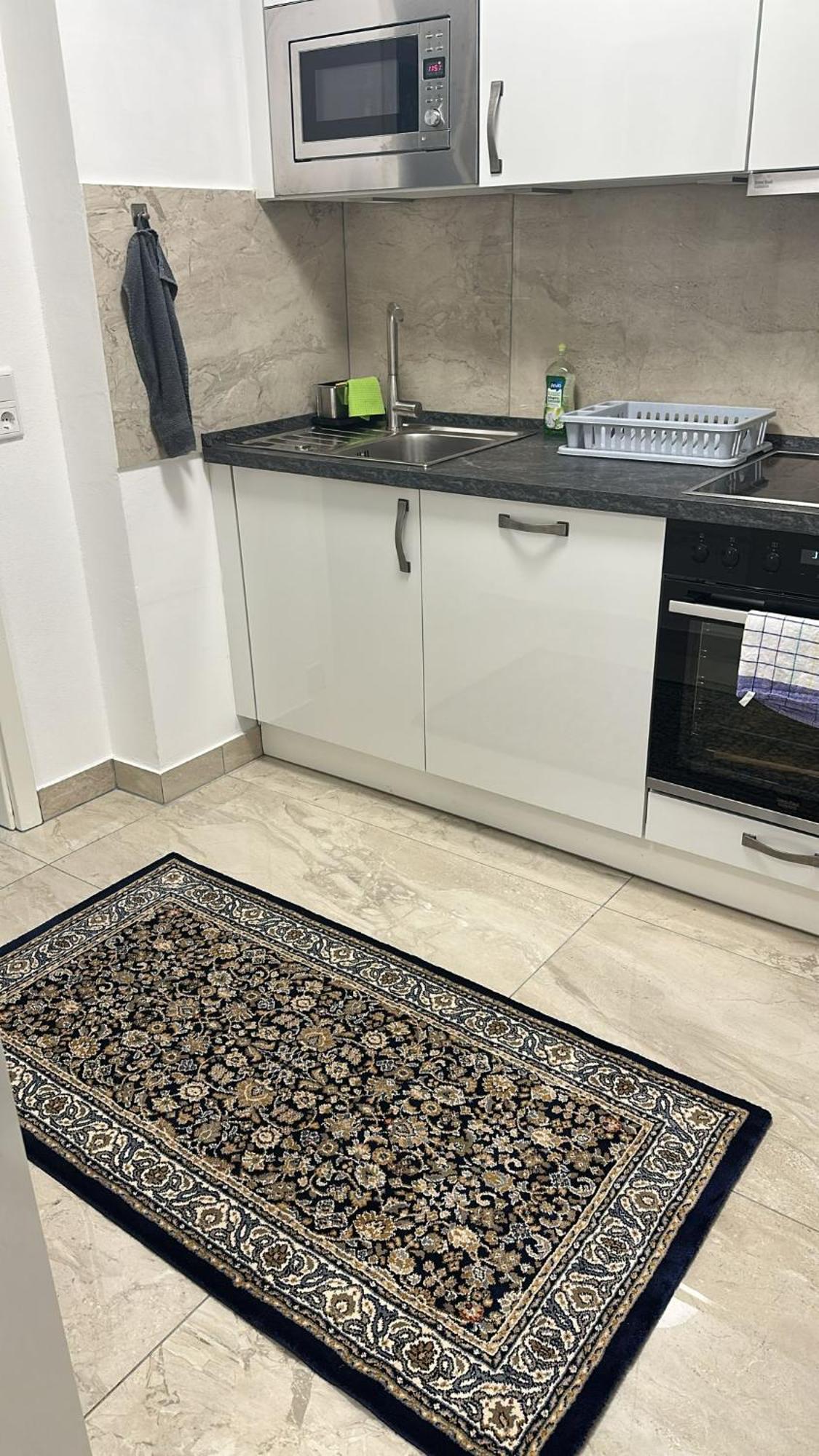 Ein-schlafzimmer-apartment Mit Allen Einrichtungen In Einem Familienhaus - No Party Munich