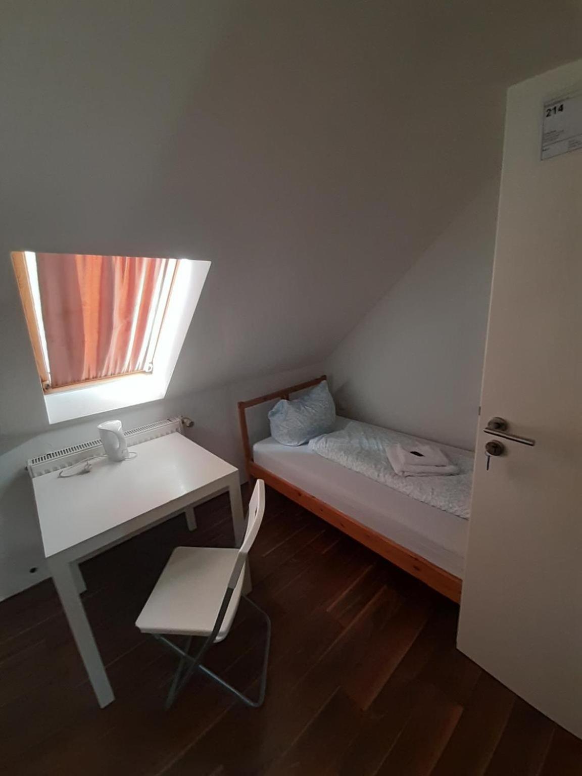 Hostel Budget Allach & Eve 168 *