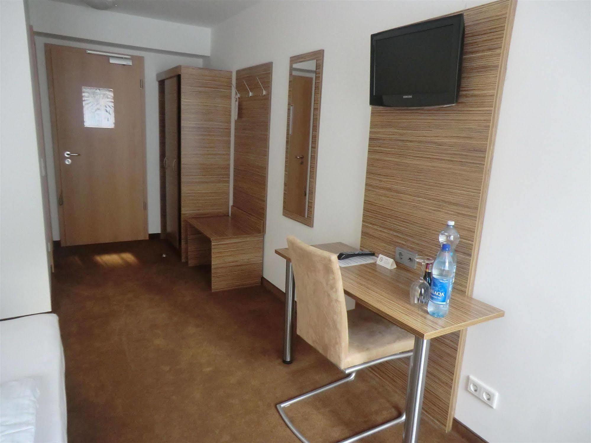 Andra Hotel 3*