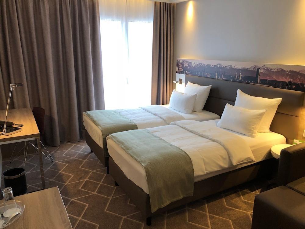 - East, An Ihg
