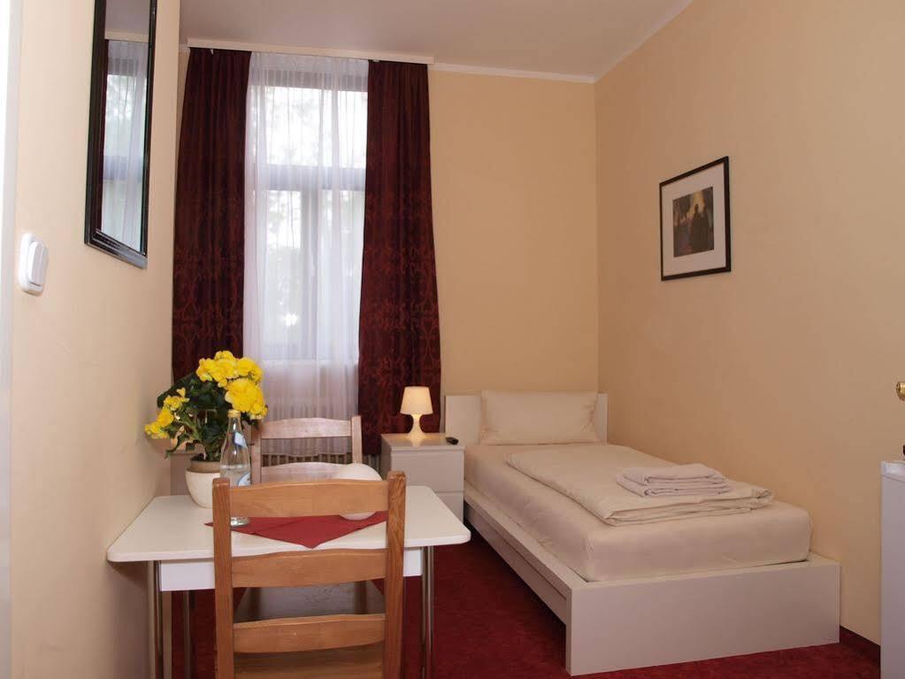 Schreder Hotel 2*