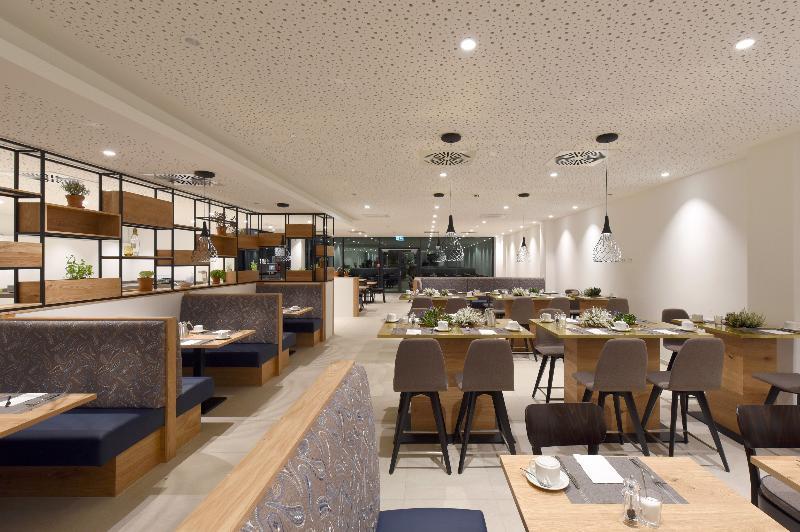 Wyndham Garden Messe Hotel 4*