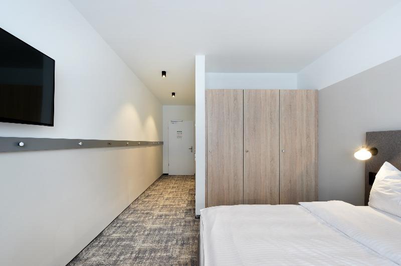 Wyndham Garden Messe Hotel 4*